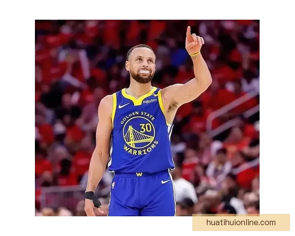 勇士官方：库里完成全队对抗训练 本周末将进行伤情重新评估